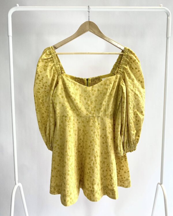 Vestido curto amarelo com bordado NV - PP - VENDIDO SIST OTO