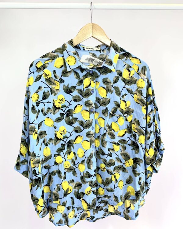 Camisa azul estampa limão siciliana 24COLOURS - M - VENDIDO SISTEMA OTO