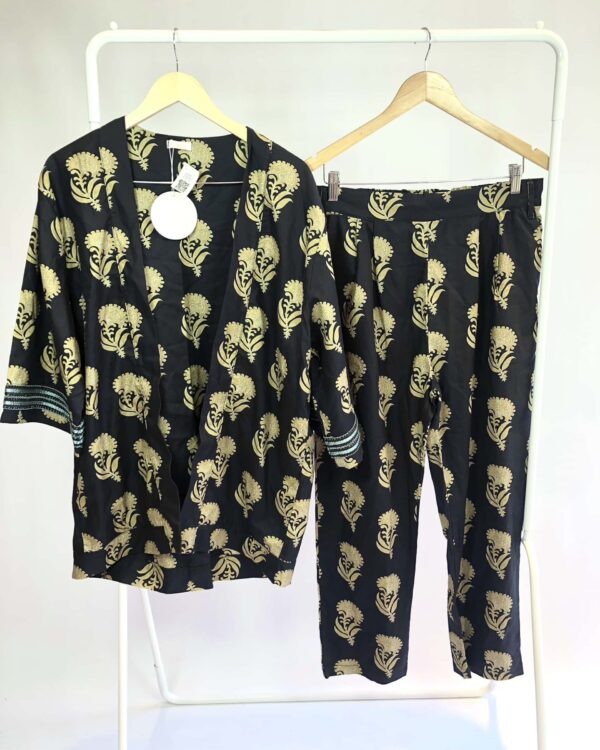 Conjunto algodão preto estampa dourada VAN VAN - G * nunca usado* - VENDIDO SISTEMA OTO