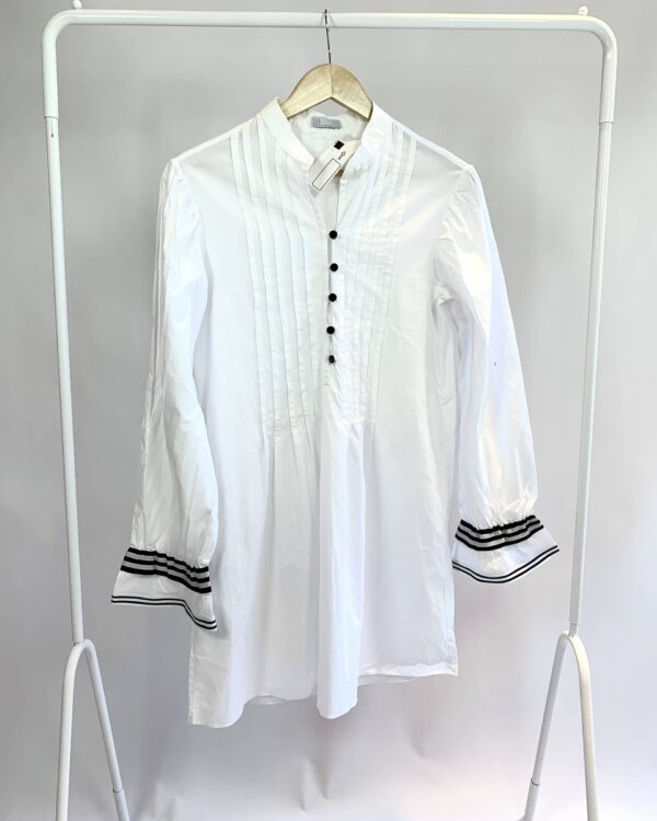 Vestido curto branco com detalhes SAN - M - VENDIDO SISTEMA OTO