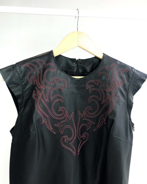 Vestido couro midi preto com bordado TALIENK - 40 *nunca usado* - VENDIDO SISTEMA OTO