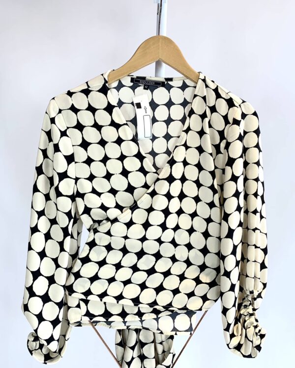 Blusa amarração p&b SHOULDER - 42 - VENDIDO SISTEMA OTO