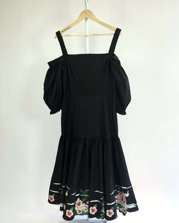 Vestido preto ombro a ombro com bordados na barra EVA - 42 - VENDIDO SISTEMA OTTO