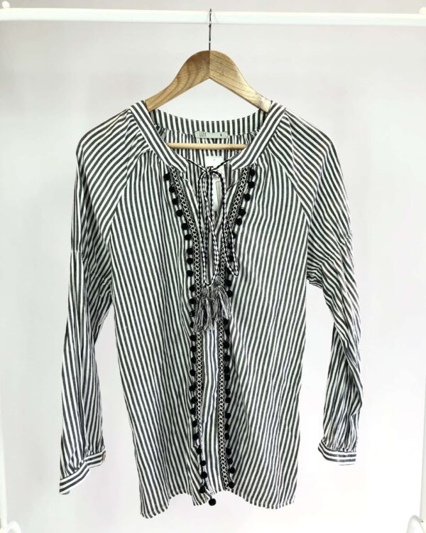 Blusa listrada com detalhe de pompom LIZIE - M - VENDIDO SISTEMA OTTO