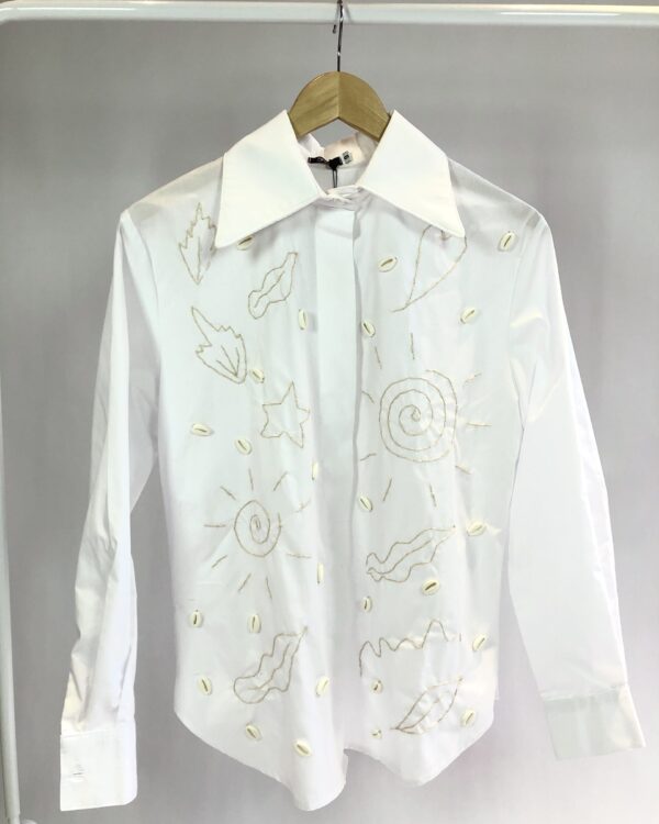 Camisa branca búzios bordados EVE - G *nunca usado* - VENDIDO SISTEMA OTTO