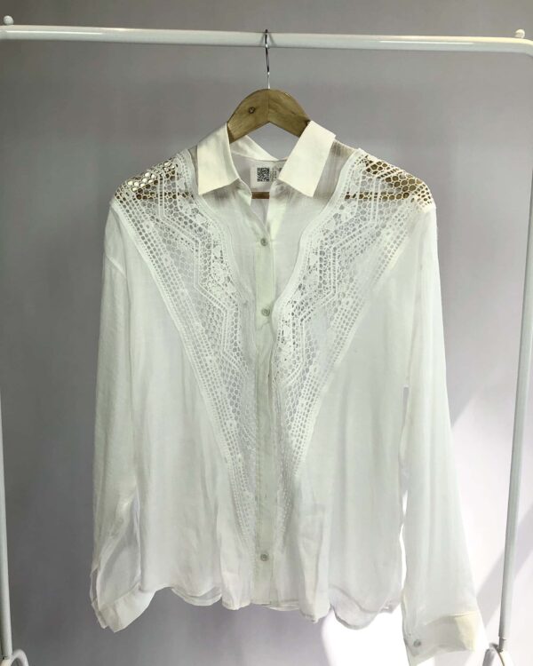 Camisa branca com renda - G - VENDIDO SISTEMA OTO