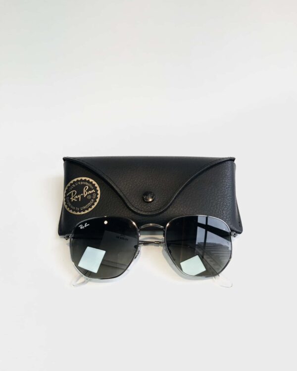 Óculos preto RAY BAN - VENDIDO SISTEMA OTTO