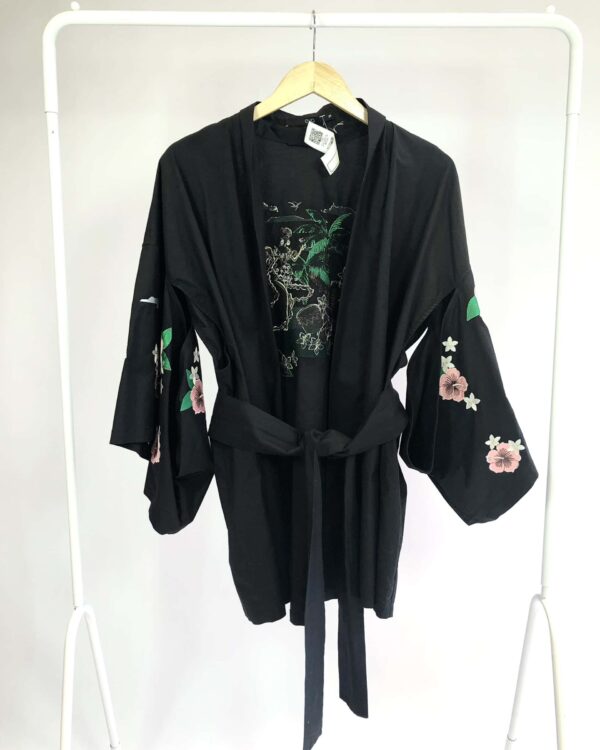 Kimono preto com bordados EVA - 36