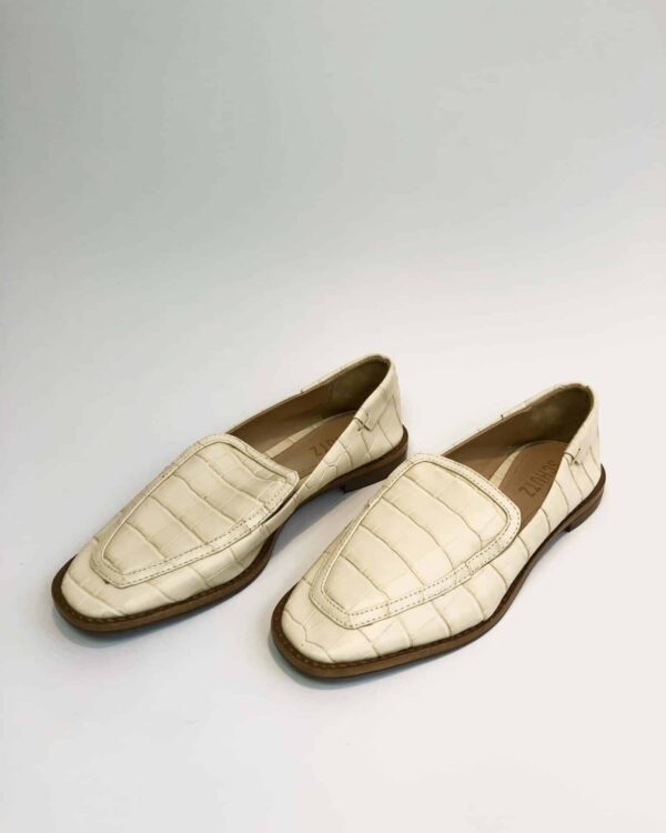 Mocassim fechado couro off SCHUTZ - 35 *nunca usado*