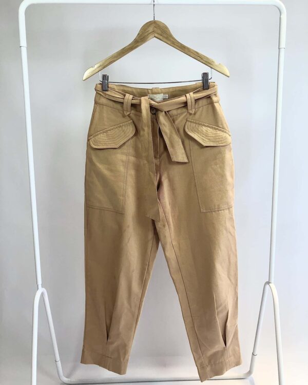 Calça bege com cinto LUCIDEZ - VENDIDO SISTEMA OTO