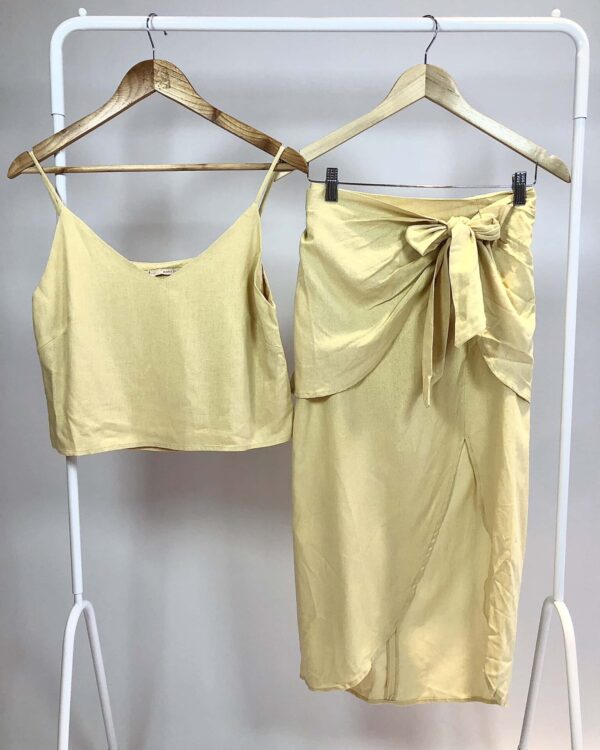 Conjunto linho regata e saia amarelo MARIA FILÓ - PP - VENDIDO SIST OTO