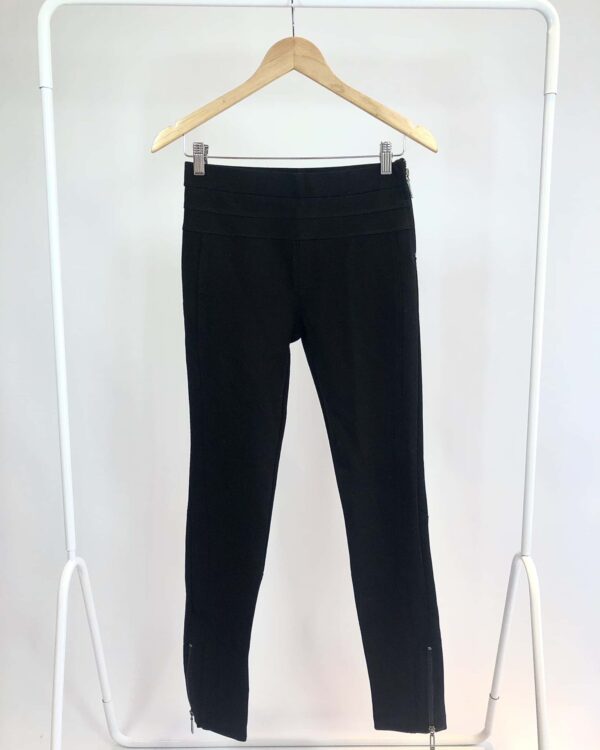 Calça preta zíper na barra BOBÔ - P - VENDIDO SIST OTO