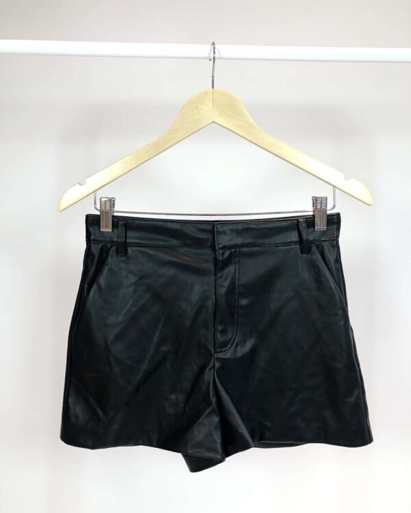 Short pu preto ZARA - P - VENDIDO SISTEMA OTO