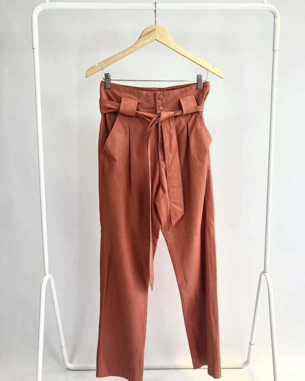 Calça terracota couro DANI BERNARDES - 40 *nunca usado* - VENDIDO SISTEMA OTO