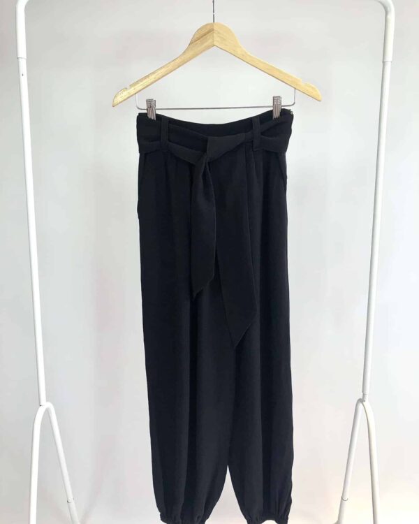 Calça preta elástico na barra NK - 34 - VENDIDO SIST OTO