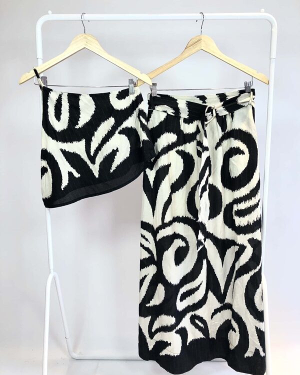 Conjunto cropped e saia midi estampada preto e bege fios de lurex FRÊNCH - M - VENDIDO SIST OTO