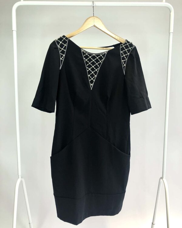 Vestido curto preto com bordado TEMPO 4 - 42 *nunca usado* - VENDIDO SISTEMA OTO