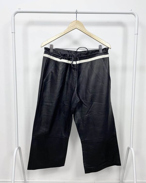 Calça pantacurt preto couro ANIMALE - 40 - VENDIDO SISTEMA OTO