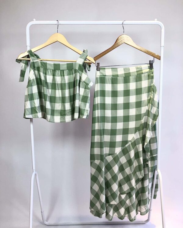 Conjunto saia transpassada e blusa verde quadriculada SHOULDER - G - VENDIDO SISTEMA OTO