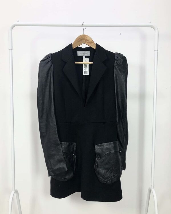 Vestido preto curto com detalhes em couro REINALDO LOUREÇO - 38 - VENDIDO SISTEMA OTO