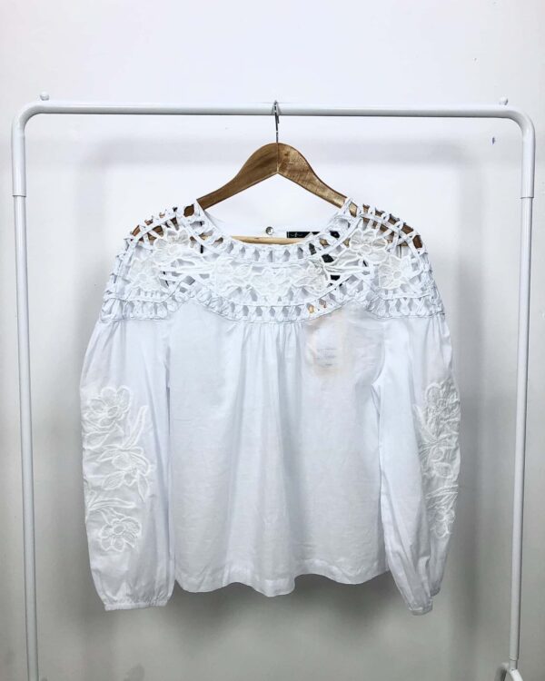 Blusa bordado branco MARIA FILÓ - M *nunca usada* - VENDIDO SISTEMA OTO