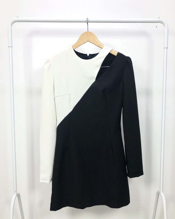 Vestido curto preto e branco com manga AGILITA - 36 - VENDIDO SISTEMA OTO