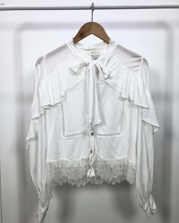 Camisa branca com babados e renda AGILITA - 36 VENDIDO SISTEMA OTO