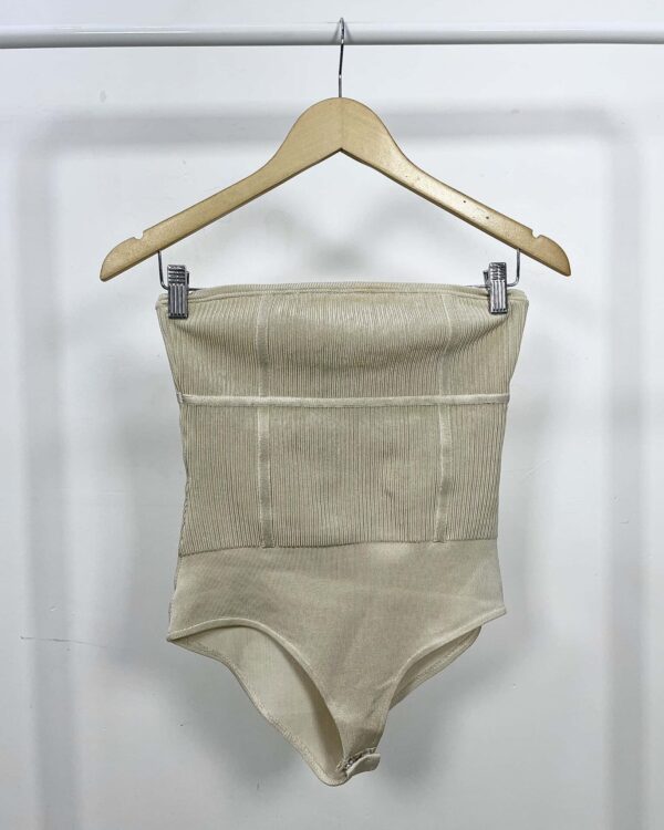 Body tricot bege sem alça IDA - M - VENDIDO SISTEMA OTO