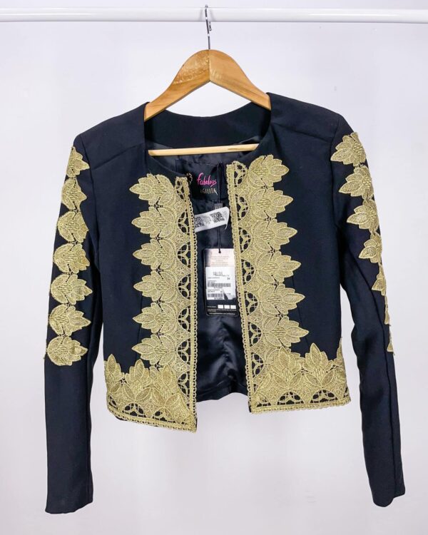 Casaqueto preto com bordados dourados AGILITÁ - 34 *nunca usado*