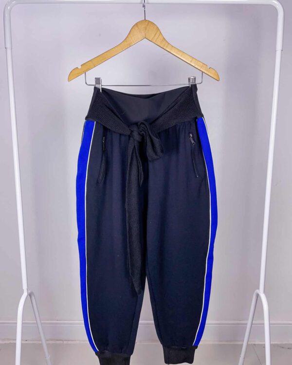 Calça preta com detalhes azuis ABRAND - M