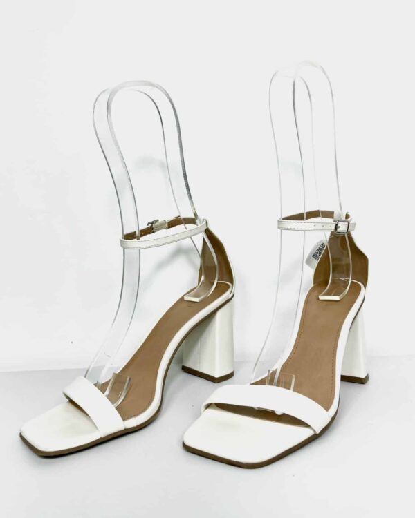 Sandália salto grosso off white SATINATO - 39 - VENDIDO SISTEMA OTO