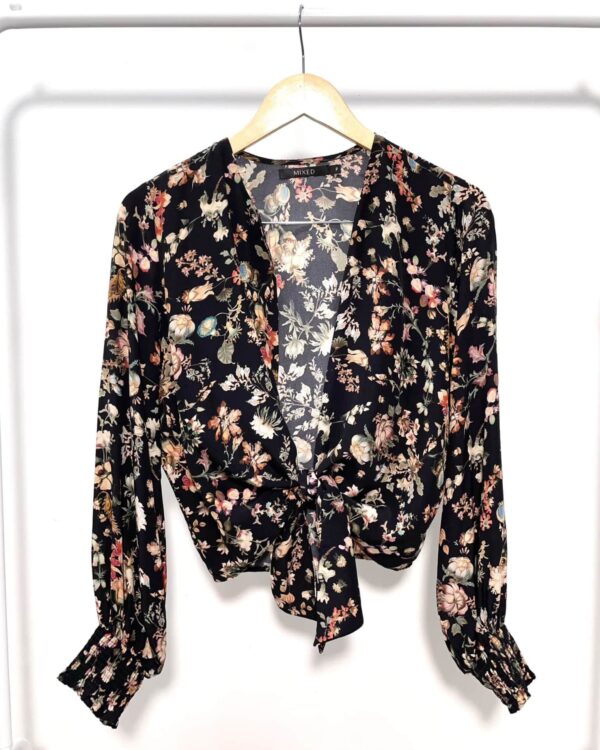 Blusa preta com amarração MIXED - P - VENDIDO SISTEMA OTO