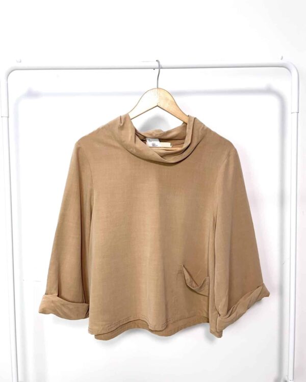 Blusa caramleo gola A. NIEMEYER - M - VENDIDO SISTEMA OTO