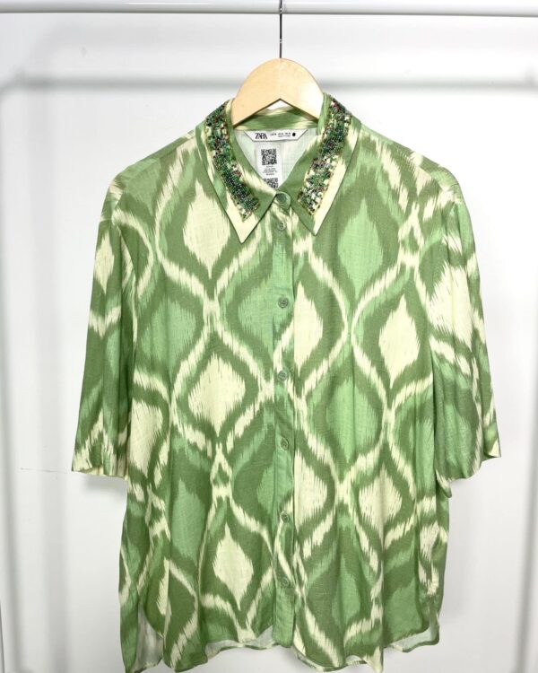Camisa verde estampada gola bordada ZARA - GG - VENDIDO SISTEMA OTO