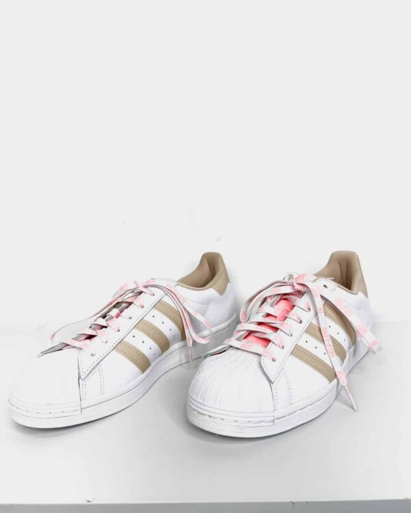 Tênis superstar branco com detalhe bege ADIDAS - 38 - VENDIDO SISTEMA OTO