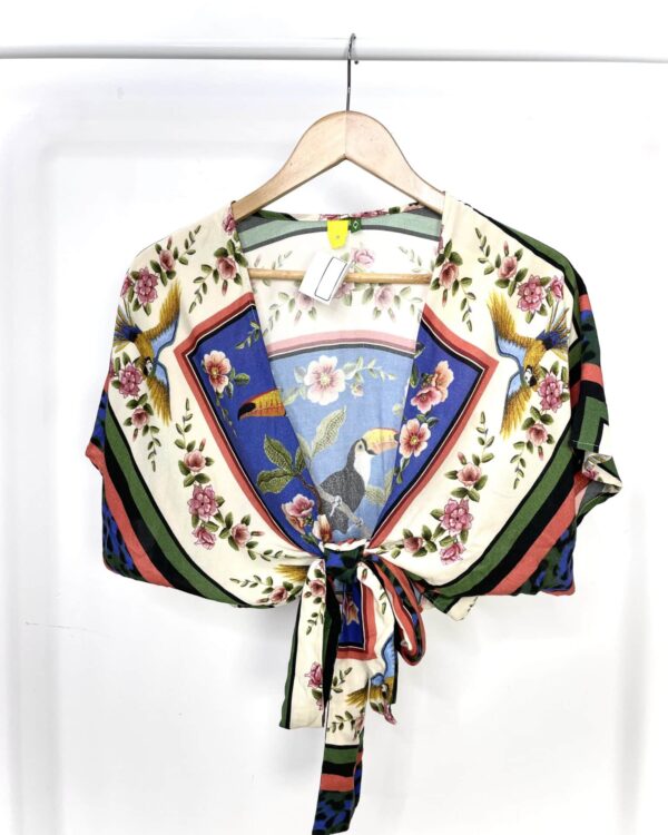 Blusa cropped com estampa FARM - P - VENDIDO SISTEMA OTO