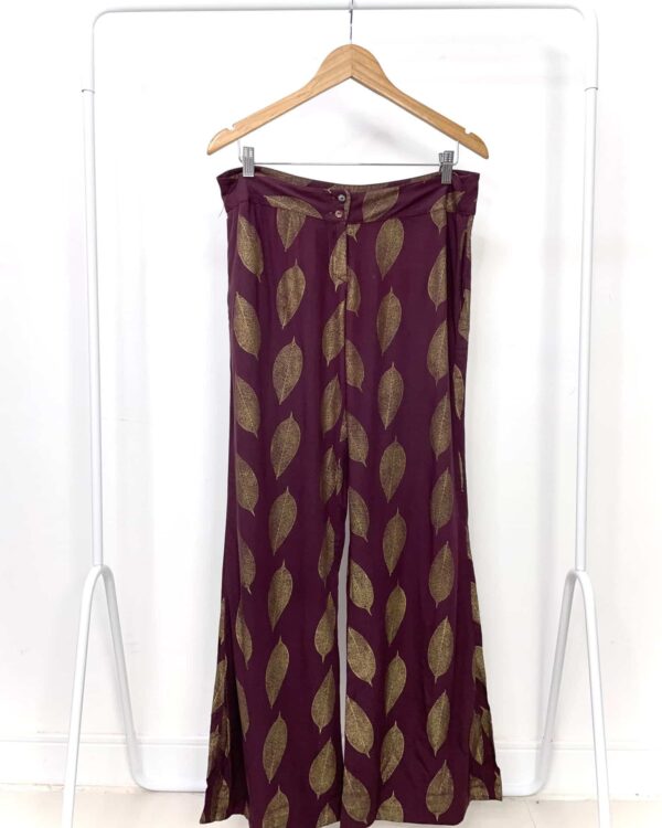 Calça bordô estampa folhas TOTEM - G - VBENDIDO SISTEMA OTO