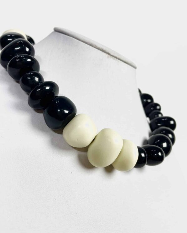 Colar seixo p&b ISABAHIA - VENDIDO SISTEMA OTO