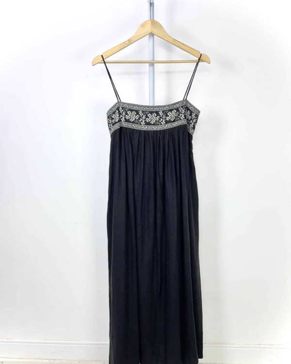 Vestido linho midi preto bordados no busto CRIS BARROS - 36 - vendido sistema oto