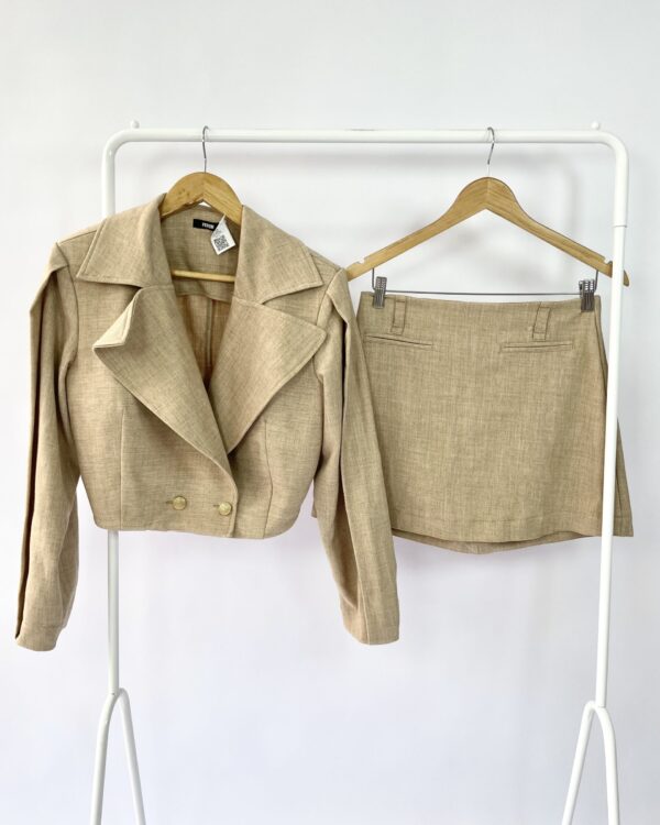 Conjunto marrom claro blazer e saia FÓRUM - 38 - VENDIDO SISTEMA OTTO