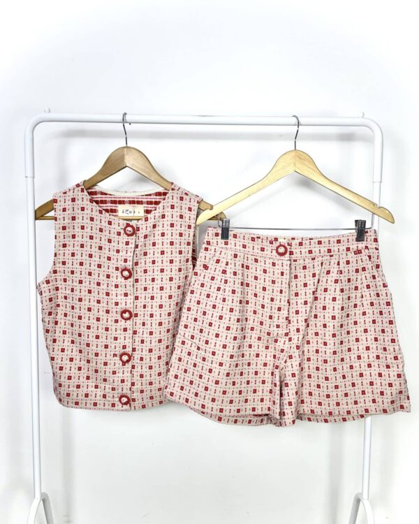 Conjunto rosa etampado blusa e short ÁGUA - M