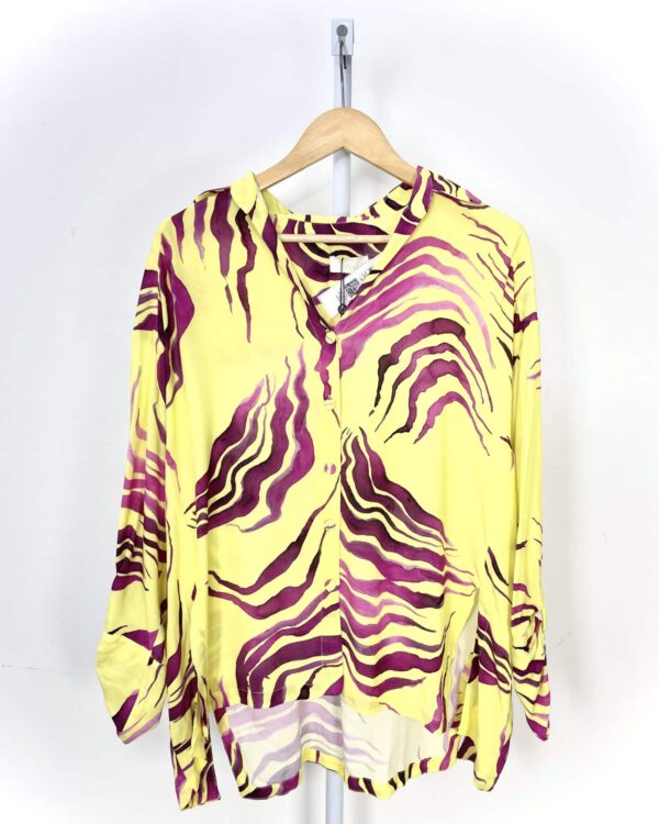 Camisa amarela com estampa roxa LUCIDEZ - P *nunca usado* - VENDIDO SISTEMA OTO