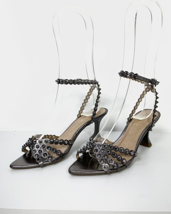 Sandália cinza metalizada detalhe spikes LELIVE - 35 - VENDIDO SIST OTO