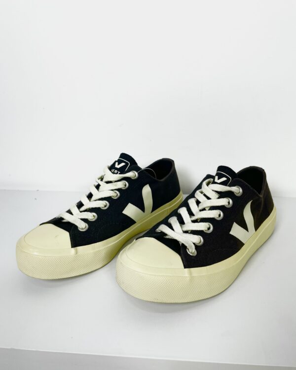 Tênis preto VERT - 35