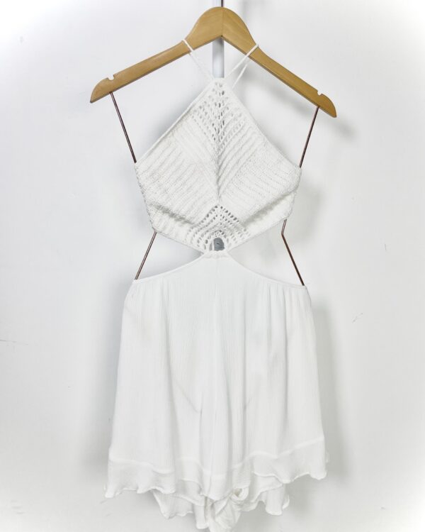 Macaquinho branco com busto crochê FARM - M- VENDIDO SISTEMA OTTO