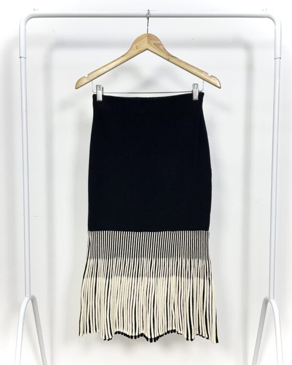 Saia tricot preta com detalhes branco JUMPS - M - VENDIDO SISTEMA OTO