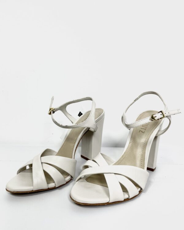 Sandalia de salto off white SCHUTZ - 36 - VENDIDO SISTEMA OTO