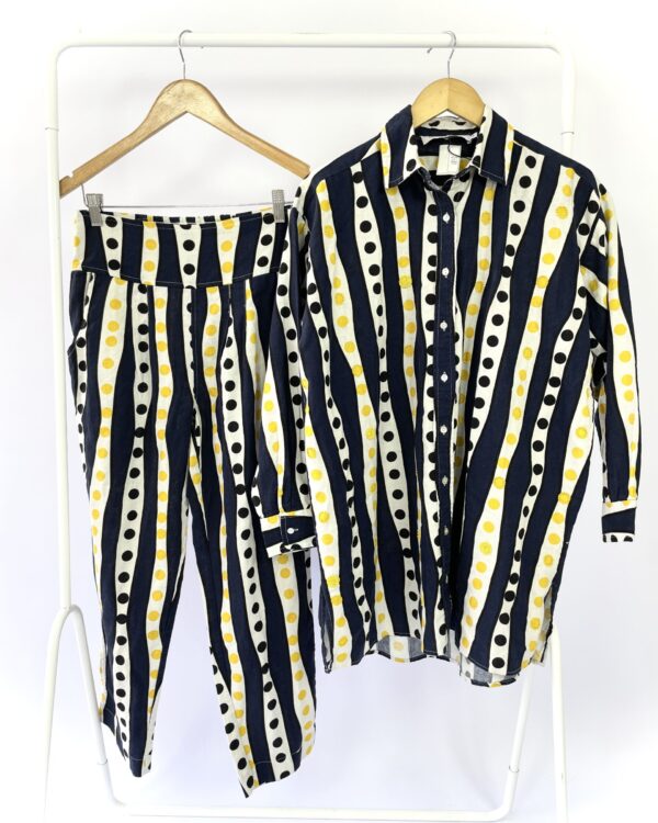 Conjunto camisa e calça azul marinho e amarelo BDLN + RIACHUELO - P - VENDIDO SISTEMA OTO