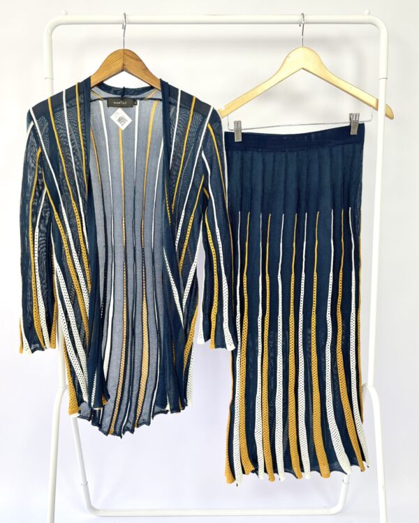 Conjunto cadigan e saia tricot azul MARIA FILÓ - P - vendido sistema oto