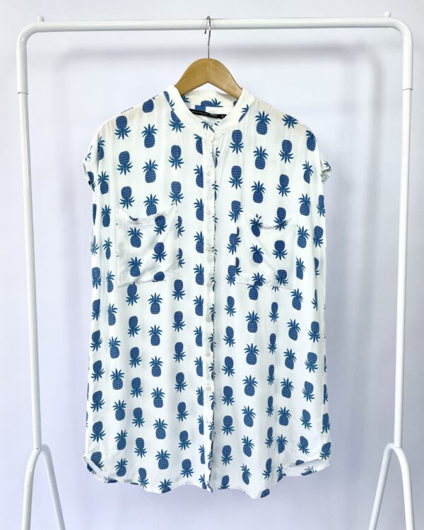 Chemise curta branca com estampa abacaxi OH BOY - M VENDIDO SISTEMA OTO